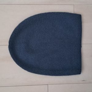 Aritzia cashmere rib beanie in teal, one size